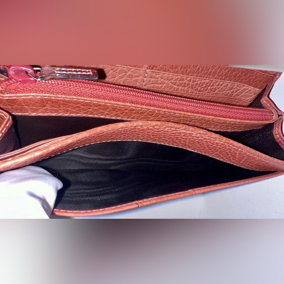 Gucci Orange (salmon?) Calfskin Continental Wallet, Authentic, Pre-loved - Picture 12 of 16